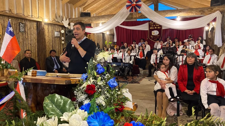 Alcalde de Pucón en Te Deum evangélico: “La única forma de caminar hacia adelante es con Dios”