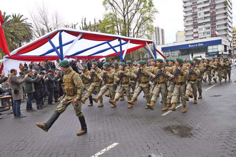Temuco Celebra con éxito el Tradicional Desfile de Fiestas Patrias Pese a la Lluvia