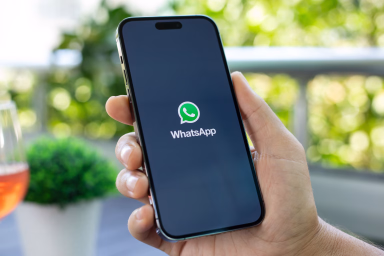 Publicidad llega a WhatsApp en Chile: se preparan anuncios en “Novedades” y canales