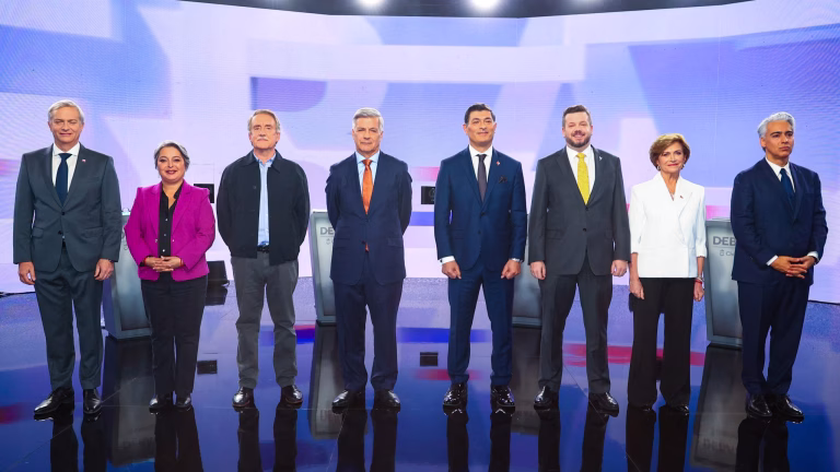 Cadem: Jara lidera intención de voto en primera vuelta, pero pierde en balotaje frente a Kast, Matthei, Parisi y Kaiser