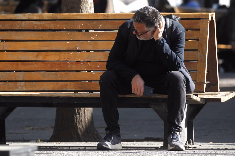 Desempleo baja levemente a 8,5% en el trimestre julio–septiembre de 2025