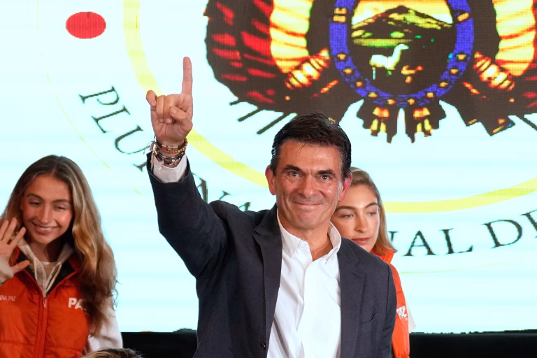 Pdte. Boric felicita a presidente electo de Bolivia, Rodrigo Paz, y reafirma compromiso de trabajo conjunto