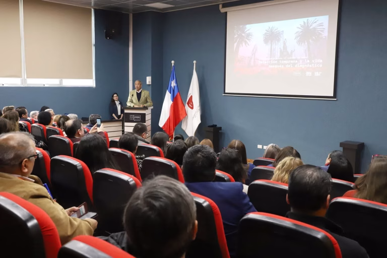 Conversatorio en Temuco pone el foco en la detección temprana del cáncer de mama y el rol de la comunidad en su prevención