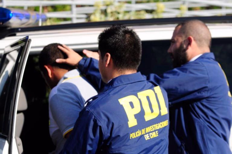 PDI detiene a pareja con amplio prontuario por robo a escuela y junta vecinal en Los Sauces
