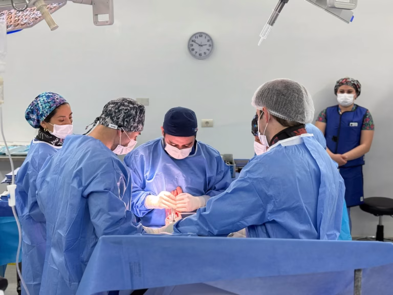 Hospital de Pitrufquén realizó su primera cirugía de reemplazo total de tobillo