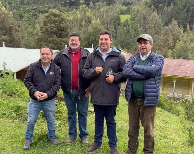 Senador Quintana y alcalde Martínez se reúnen con mineros de Santa Celia en Carahue