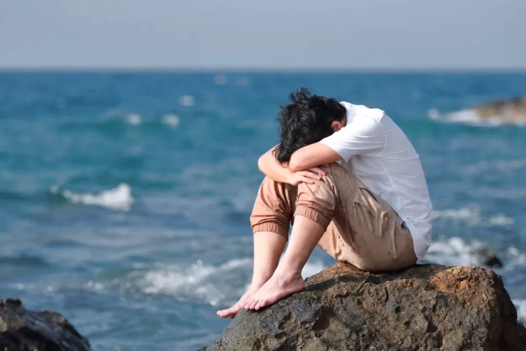 Primavera y salud mental: Expertos alertan sobre aumento de suicidios y entregan recomendaciones clave