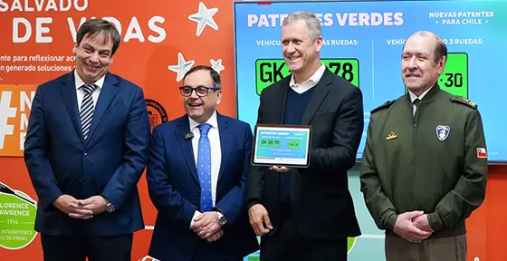 Gobierno anuncia nueva “patente verde” y moderniza sistema de identificación vehicular en Chile