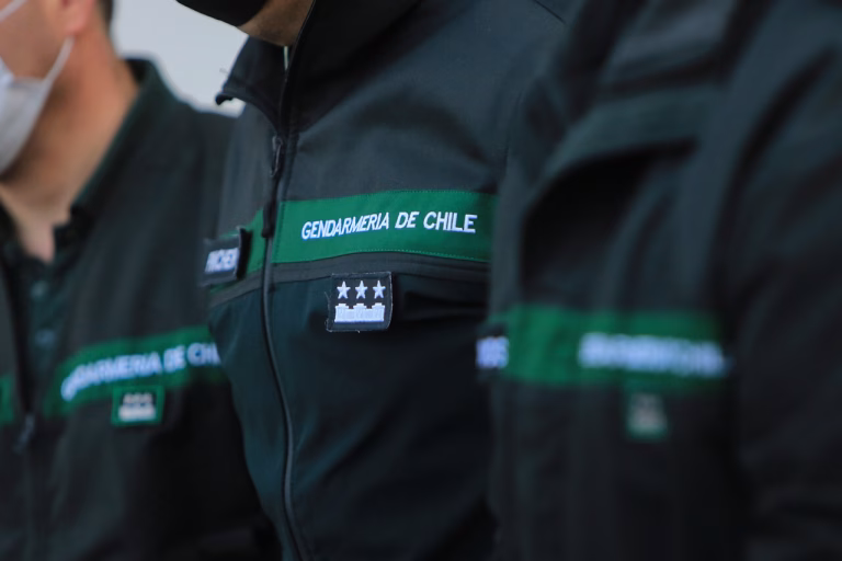 Detienen a gendarme que lideraría red criminal y allanan domicilios en Iquique, Bío Bío y La Araucanía