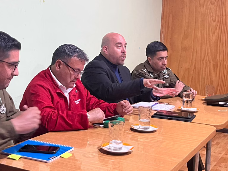 Autoridades se reúnen con vecinos del sector Guacolda para abordar temas de seguridad en Lautaro