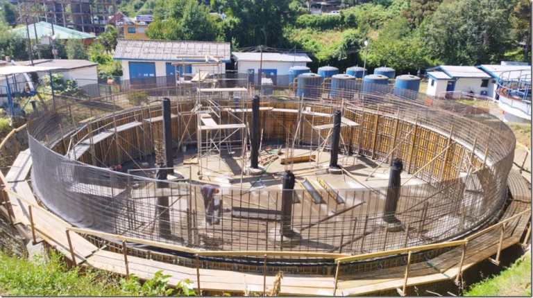 Nuevo estanque de agua en Villarrica alcanza 60% de avance y reforzará el abastecimiento comunal