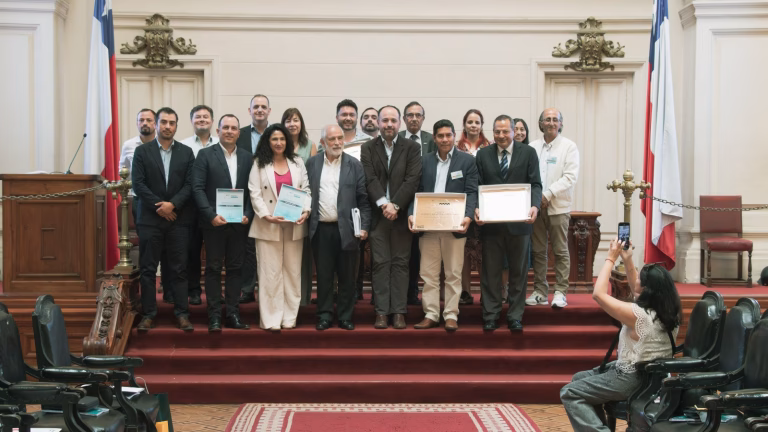 Minvu reconoce a empresarios de La Araucanía por su aporte a la vivienda industrializada en el Plan de Emergencia Habitacional