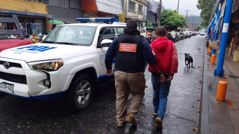 “Soy choro y qué”: detenido en Feria Pinto Temuco tras jactarse de estar prófugo