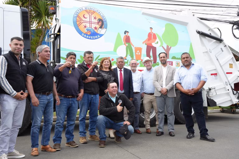 Inversión del Gobierno Regional: Puerto Saavedra recibió nueva flota de camiones y equipamiento para modernizar recolección de residuos sólidos