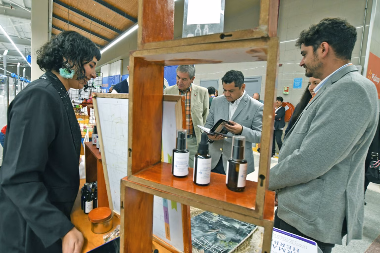 Municipalidad de Temuco y Lider Prieto Norte sellan alianza para potenciar a emprendedores locales en su reapertura