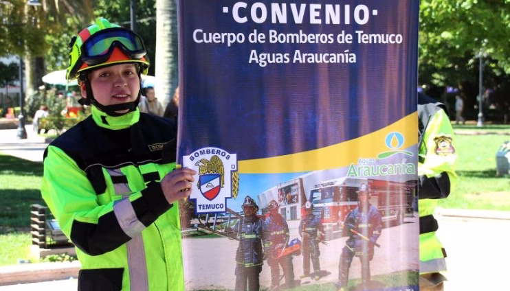 Clientes de Aguas Araucanía donan más de $113 millones a Bomberos a través de su boleta de agua