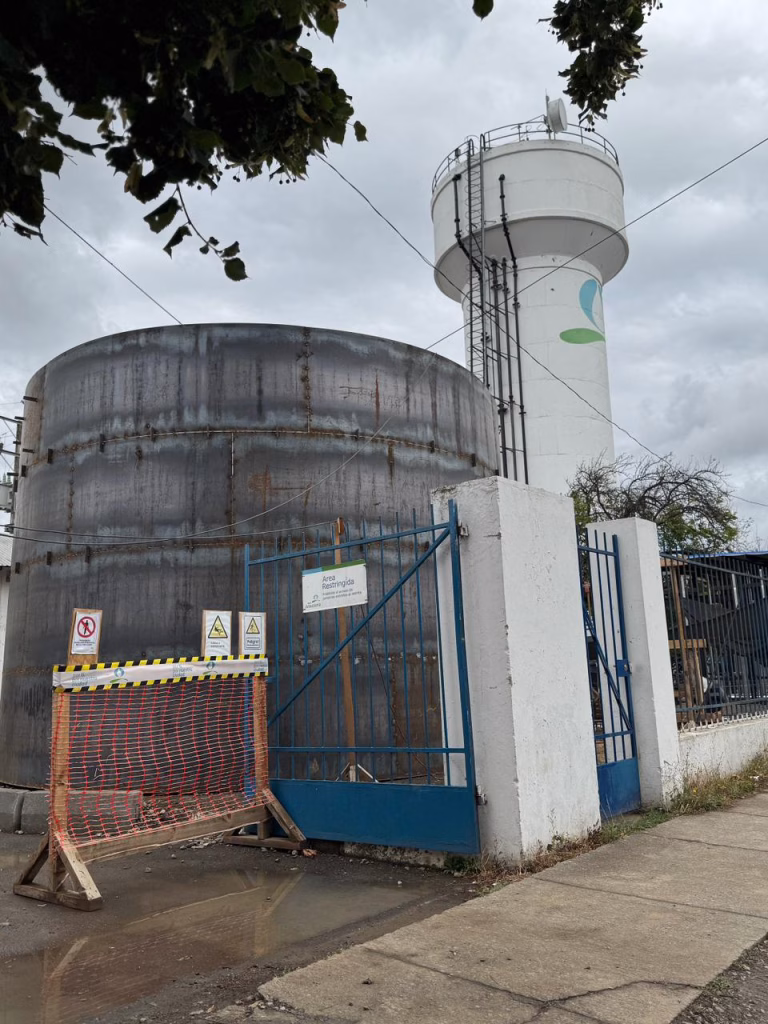 Más agua para Lumaco: obras del nuevo estanque alcanzan 75% de avance