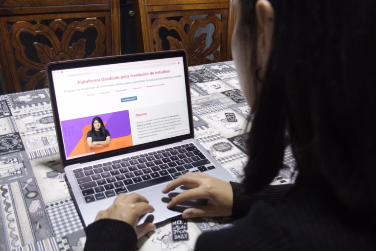 SENCE abre plataforma “Gradúate” para apoyar la nivelación de estudios de personas adultas