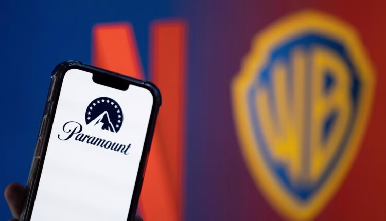 Warner evalúa nueva oferta de Paramount mientras mantiene fusión con Netflix