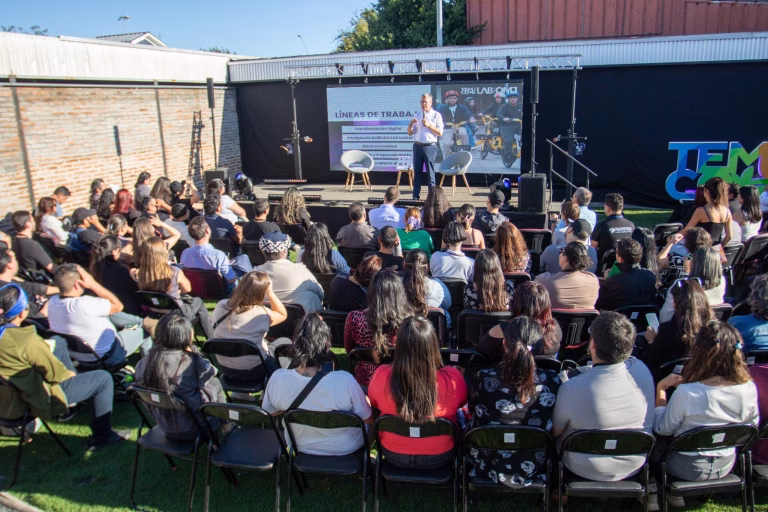 Temuco lidera la formación tecnológica con el lanzamiento de la «Escuela Futuro Digital 2026»