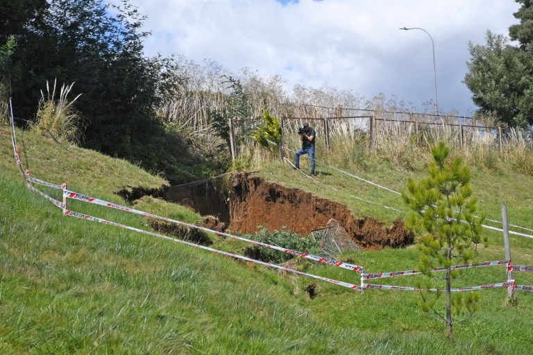 Temuco mantiene trabajos preventivos tras desborde de canal en sector Las Mariposas