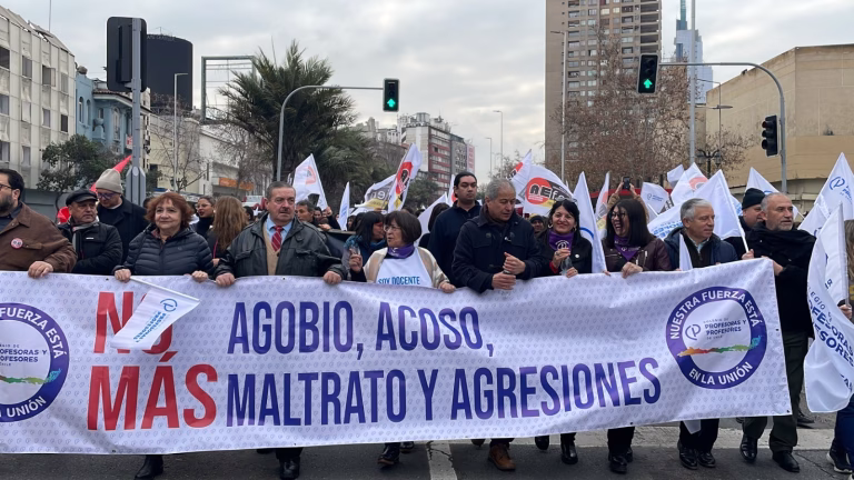 Colegio de Profesores acusa a Kast de desconocer lucha docente contra la violencia escolar y exige promulgar Ley de Convivencia