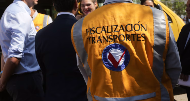 Preparando el regreso a clases: Carabineros fiscaliza furgones escolares en Temuco