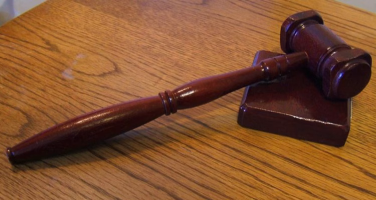 Tribunal condena a 12 años de cárcel a dos personas por tráfico de drogas y municiones en Valdivia