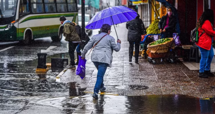 Intensas lluvias en La Araucanía dejan hasta 80 mm de agua caída y miles de clientes sin luz
