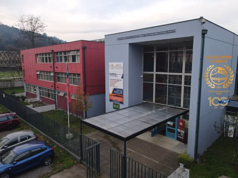 INSUCO Temuco alcanza la excelencia: liceo municipal recibe reconocimiento nacional del Mineduc
