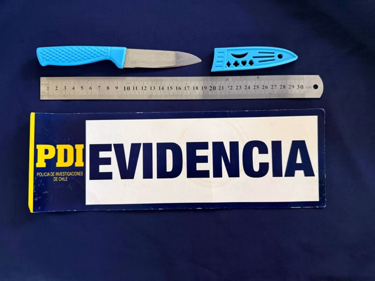 PDI detiene a adolescente por porte de arma cortante en establecimiento educacional de Victoria