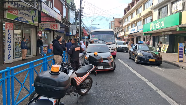 Patrullaje municipal permite detención de hermanos que agredieron a conductor de micro en pleno centro de Temuco