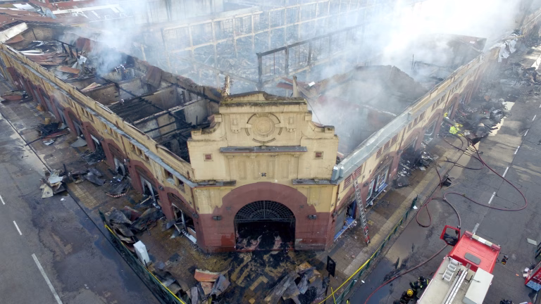 Roberto Neira, a 10 años del incendio del Mercado de Temuco: “Como bombero combatí las llamas que lo destruyeron; como alcalde, espero poder reinaugurarlo”