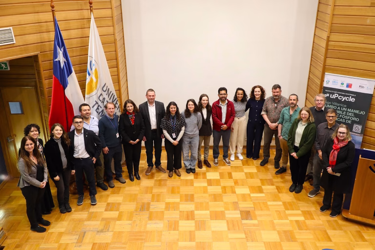 UCT y Seremi del Medio Ambiente realizan seminario internacional sobre gestión sostenible del fósforo en lagos