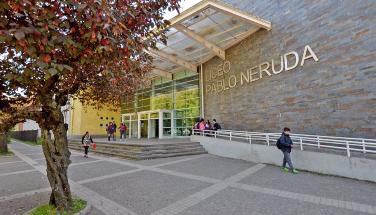 Decretan internación provisoria para dos adolescentes por amenazas y porte de armas en liceo de Temuco
