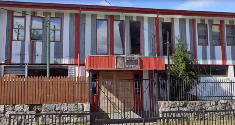 Ocho estudiantes de escuela en Pucón son trasladados a hospitales tras contacto con soda cáustica