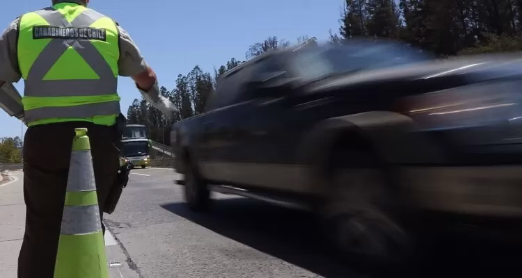 Conductor es sorprendido a 181 km/h en Ruta 5 Sur en Perquenco: fue detenido y luego dejado en libertad