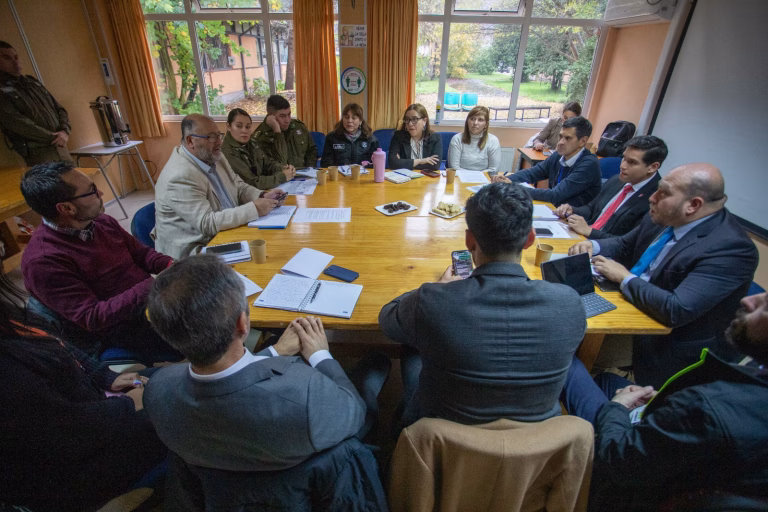 Temuco lidera estrategia de respuesta rápida ante violencia escolar: mesa de monitoreo unifica a policías, Fiscalía y Educación