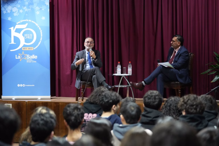 Gobernador Regional René Saffirio inaugura ciclo de charlas sobre liderazgo junto a estudiantes del Colegio De La Salle