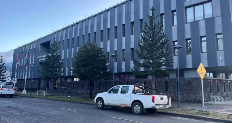 Contraloría ordena al municipio de Lonquimay reincorporar a 16 asistentes de la educación despedidos