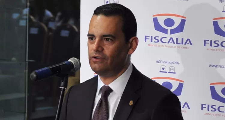 Fiscal Roberto Garrido inscribe candidatura para liderar el Ministerio Público en el Bío Bío