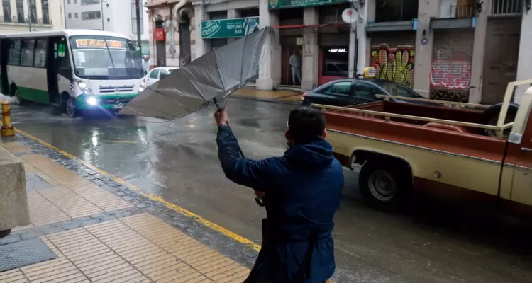 DMC emite avisos por vientos de hasta 80 km/h en cinco regiones del país