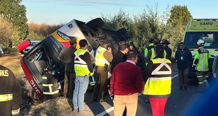 Tragedia en Ruta Freire-Villarrica: volcamiento de bus deja un fallecido y 29 lesionados en La Araucanía
