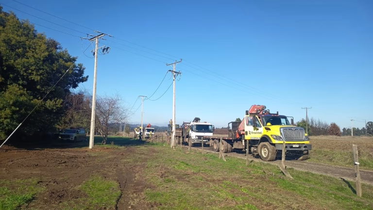 Frontel ejecutó trabajos de mejoramiento en la red eléctrica de Cholchol para fortalecer el suministro