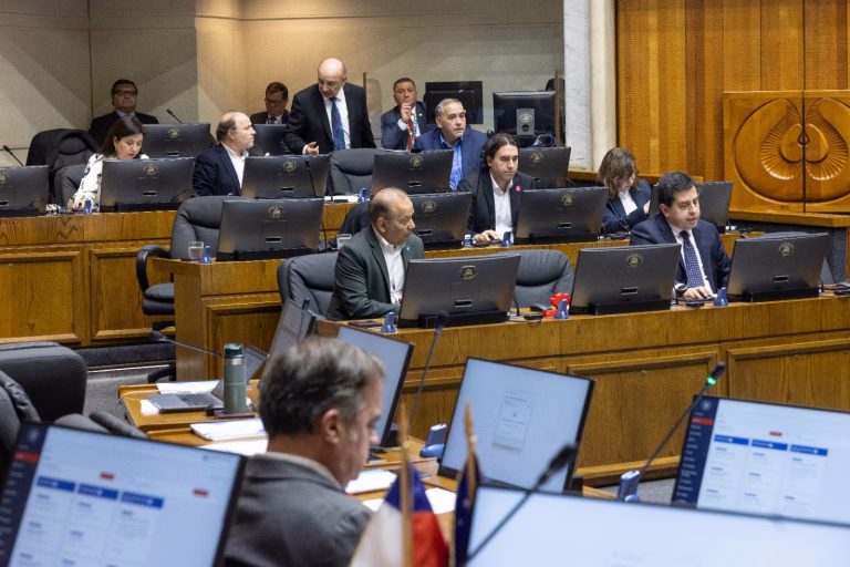 Celis cuestiona a la derecha por rechazar levantar el secreto bancario: “Prefieren revisar mochilas antes que perseguir el dinero del narcotráfico”