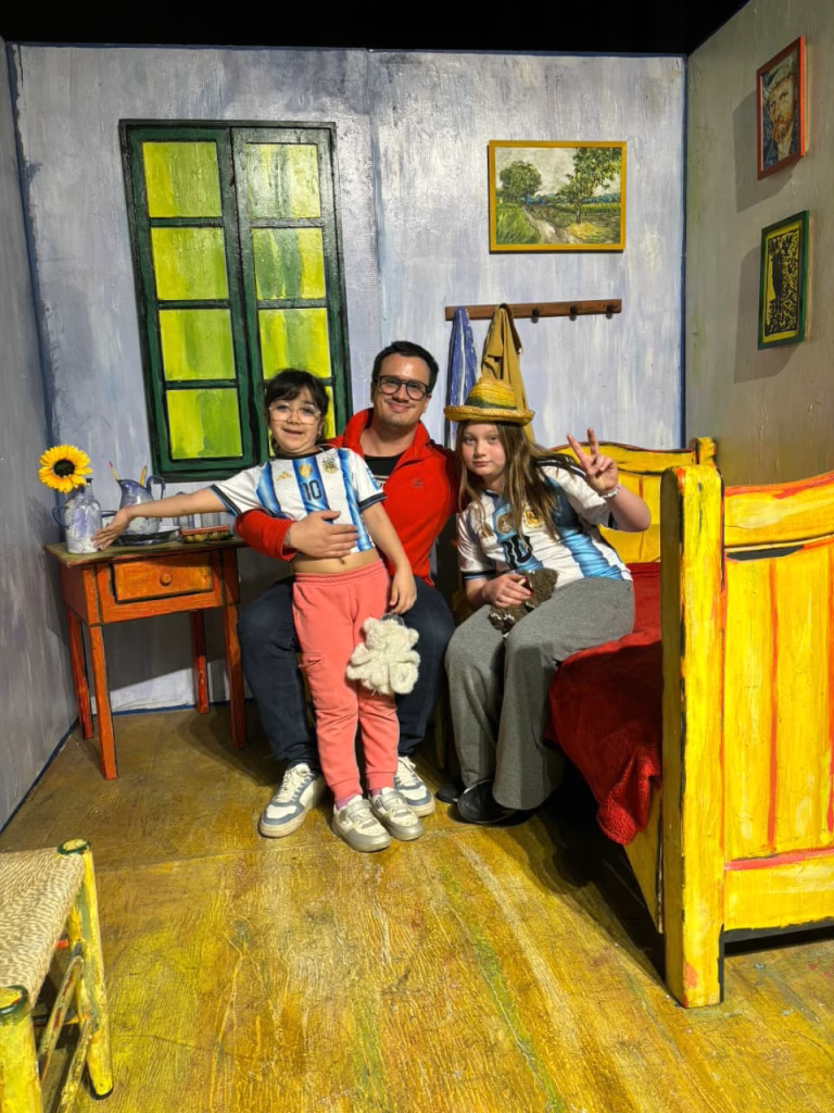 Papás entran gratis a Van Gogh en Vivo este Día del Padre en Santiago