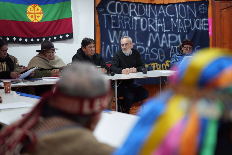 Encuentro entre René Saffirio y organizaciones mapuche aborda derechos indígenas y desarrollo territorial