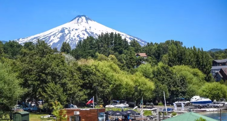 Sernageomin reporta aumento de incandescencia en el volcán Villarrica y mantiene Alerta Verde