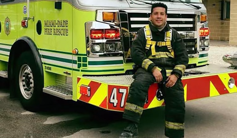 Gendarme arriesga su vida y rescata a adulta mayor durante incendio en Collipulli
