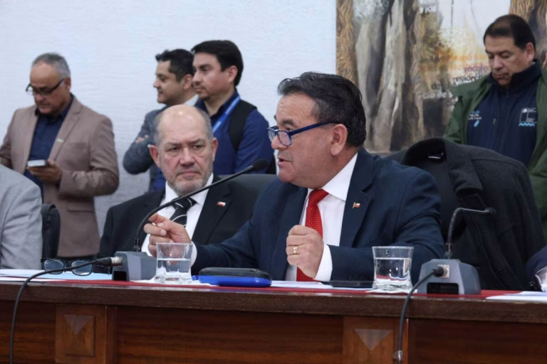 Beltrán expuso al ministro Poduje necesidades de comités habitacionales de Malleco